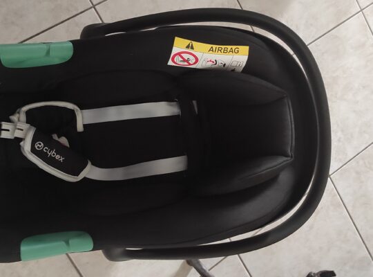 Δύο βρεφικά καθίσματα (αβγά) cybex με αντάπτορες