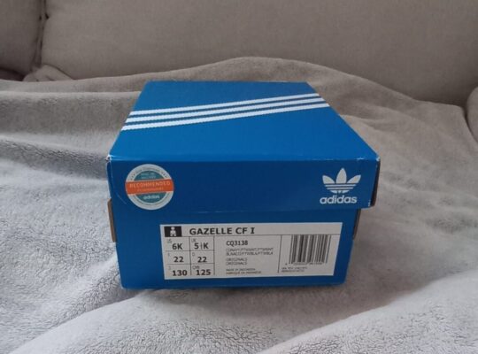 Παπούτσια adidas μπλε Νο 22