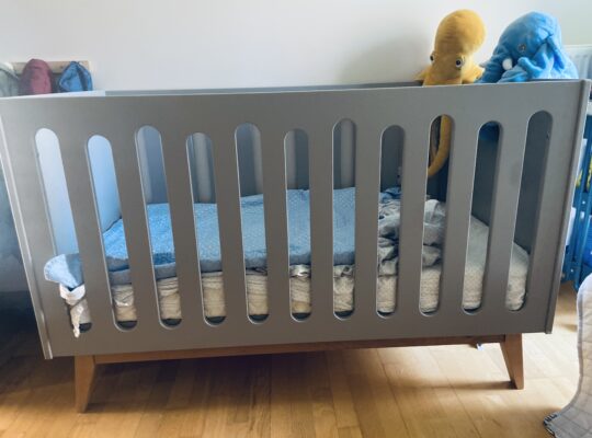 Συρταριέρα και κούνια Baby City