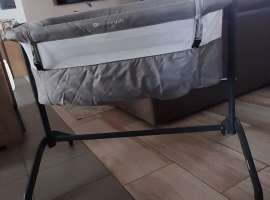 Λίκνο μωρού Kinderkraft με πλαϊνό άνοιγμα (γκρι)