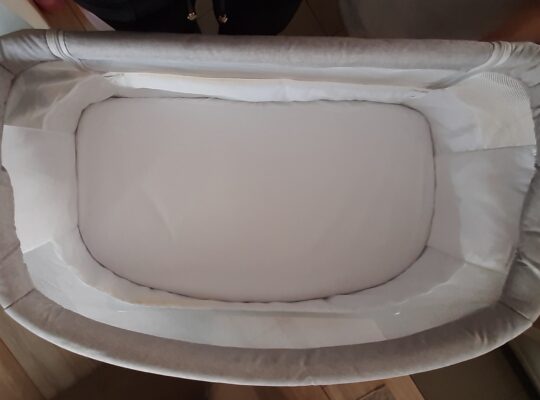 Λίκνο μωρού Kinderkraft με πλαϊνό άνοιγμα (γκρι)