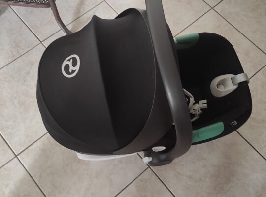 Δύο βρεφικά καθίσματα (αβγά) cybex με αντάπτορες