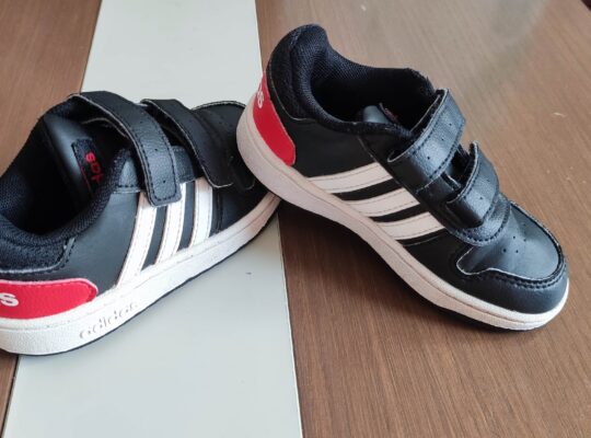 Adidas δερμάτινα μαύρα Νο 26