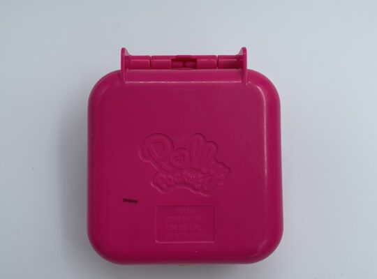 Polly Pocket θήκη με φιόγκο “Το παλάτι της Polly”