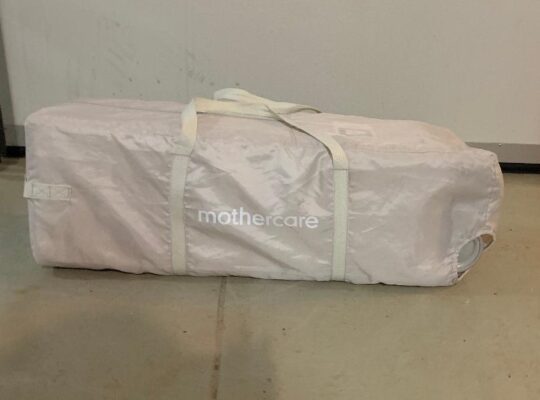 Παρκοκρέβατο Mothercare με αποσπώμενη αλλαξιέρα