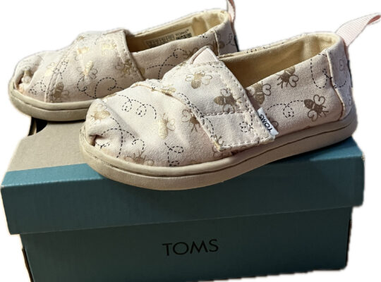 Toms Νo 22 ανοιχτό ροζ με μελισσούλες